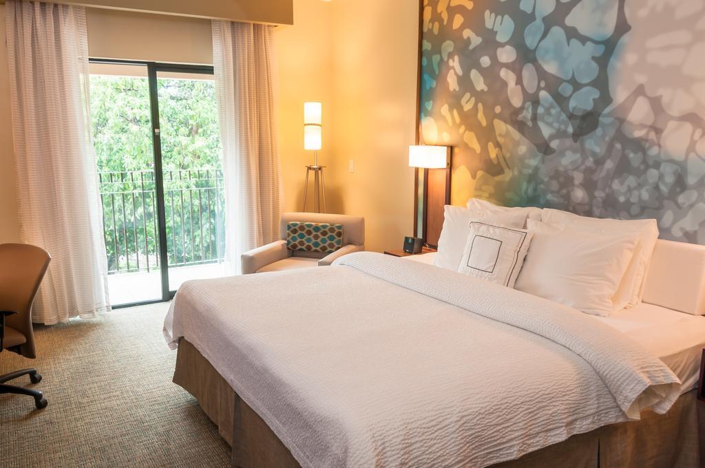 Courtyard By Marriott San Salvador Hotel Exterior photo