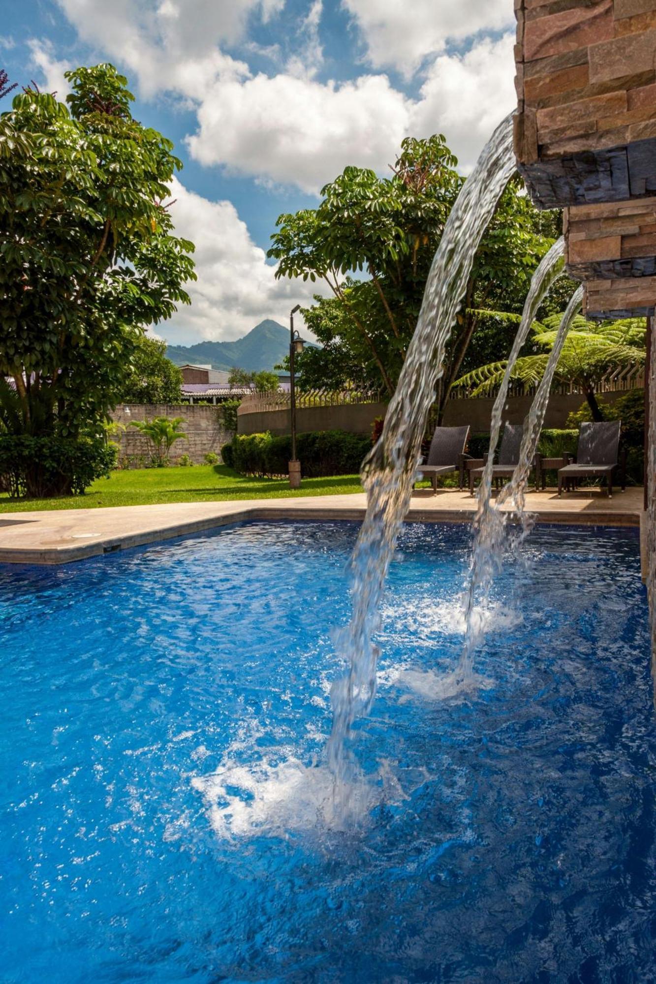 Courtyard By Marriott San Salvador Hotel Exterior photo