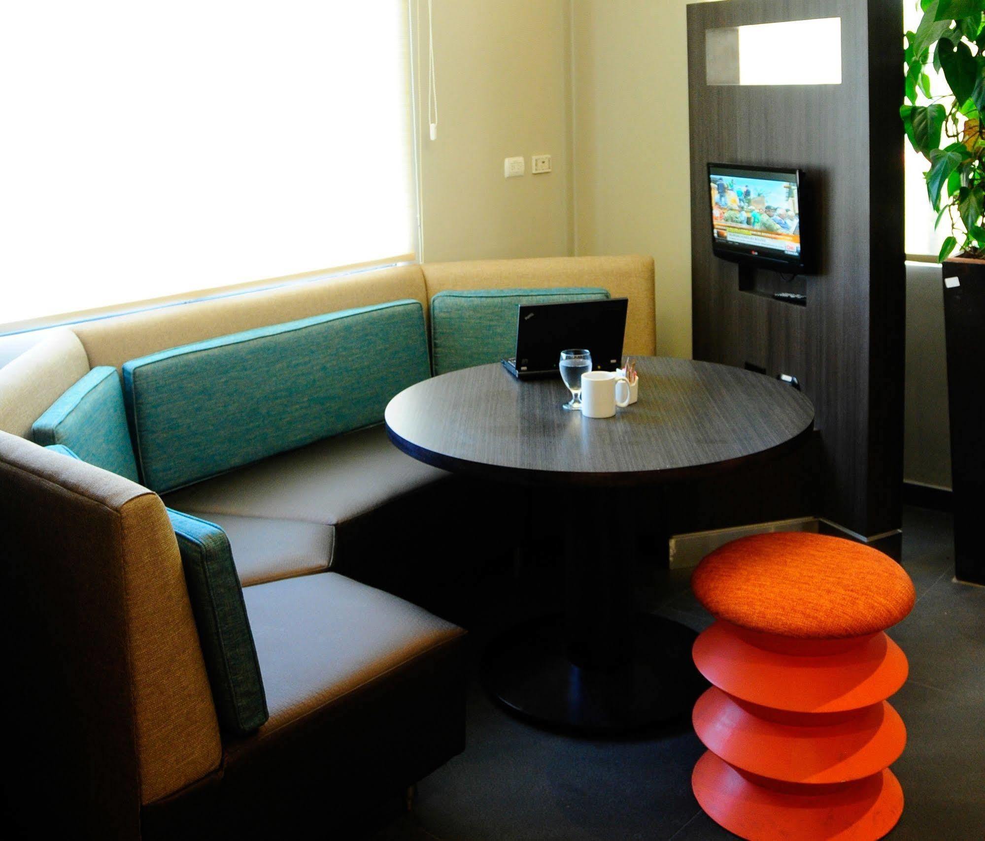 Courtyard By Marriott San Salvador Hotel Exterior photo