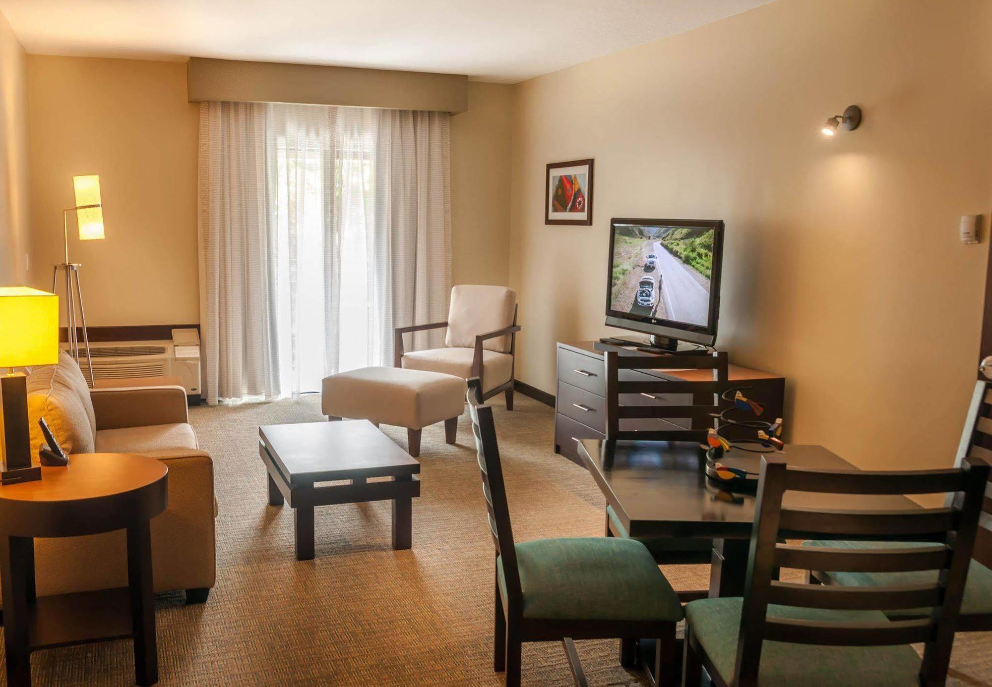 Courtyard By Marriott San Salvador Hotel Exterior photo