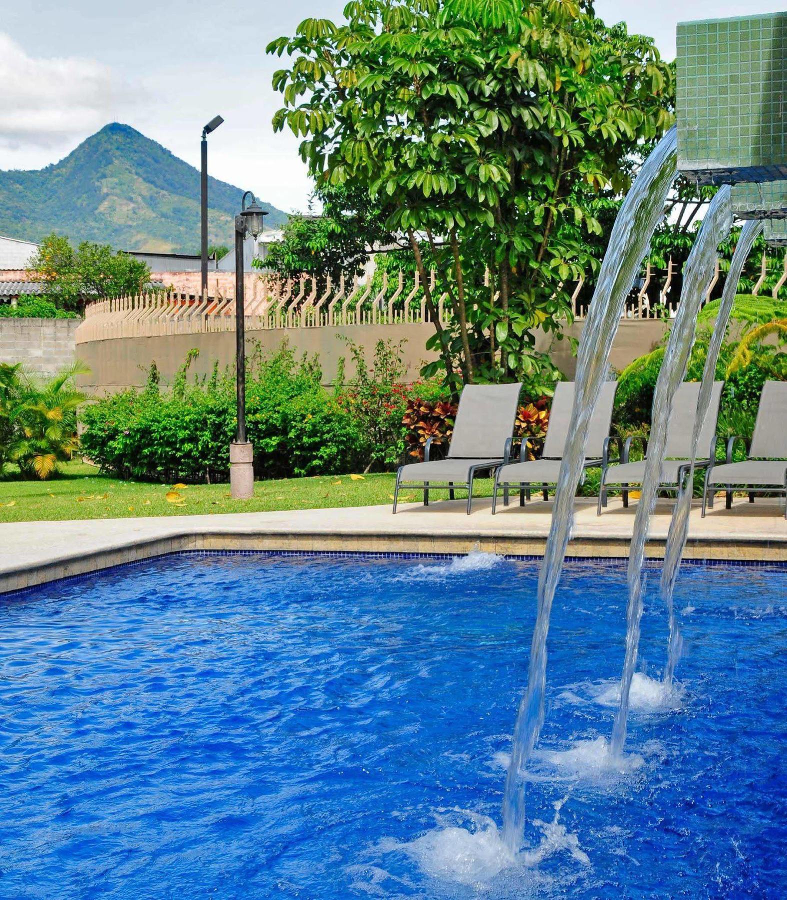 Courtyard By Marriott San Salvador Hotel Exterior photo